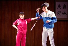 「Dステ20th『柔道少年』」より、左から桜井美南演じるファヨン、荒井敦史演じるミヌク。