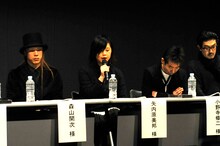 左から森山開次、矢内原美邦、小野寺修二、高山明。