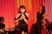 貴城けい「芸能生活25周年 宝塚退団10周年記念 ディナーショー『Fragilite』」より。（撮影：宮川舞子）