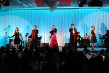 貴城けい「芸能生活25周年 宝塚退団10周年記念 ディナーショー『Fragilite』」より。（撮影：宮川舞子）