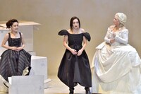 2013年に上演された「フィガロの結婚」の様子より。（撮影：寺司正彦）