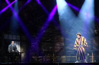 「乱鶯」より。(c)2016年『乱鶯』／ヴィレッヂ・劇団☆新感線