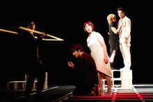 エイチエムピー・シアターカンパニー＜同時代の海外戯曲III＞「アラビアの夜」より。（撮影：興梠友花）