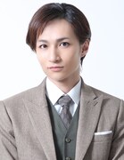 木戸邑弥演じる実井。