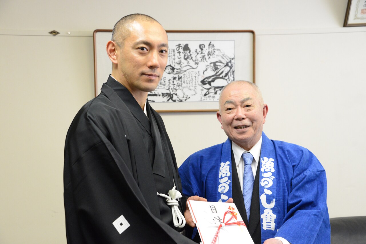 市川海老蔵「三月大歌舞伎」に先がけ築地魚河岸訪問、中村雀右衛門の揚巻で初共演