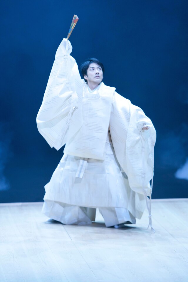 「MANSAIボレロ」より。（撮影：政川慎治）