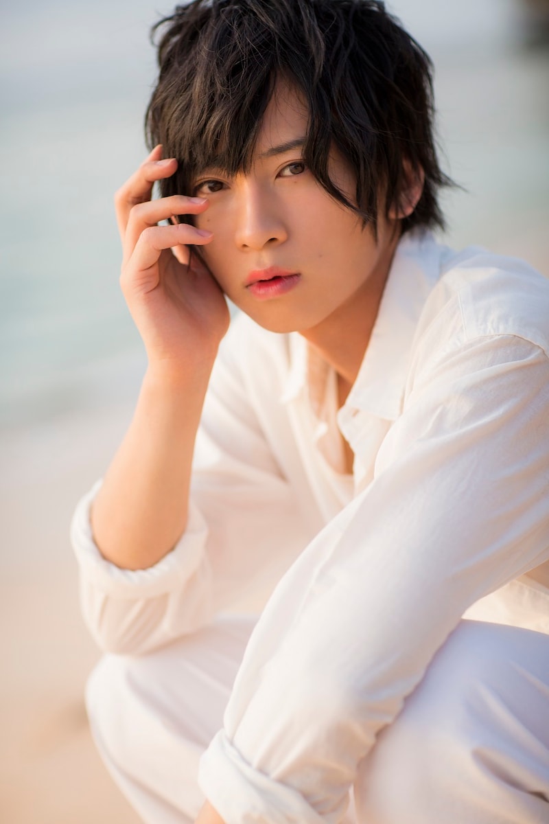 荒牧慶彦1st写真集「L.M.N.」より。