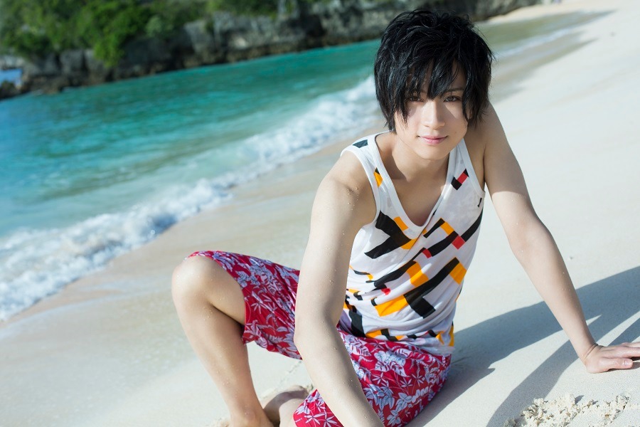 荒牧慶彦1st写真集「L.M.N.」より。