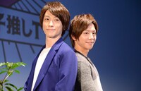 左から鈴木拡樹、椎名鯛造。