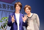 “2.5次元”をアピールする鈴木拡樹(左)と椎名鯛造(右)。