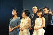左からエポニーヌ役の松原凜子、唯月ふうか、昆夏美。