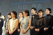 左からファンテーヌ役の知念里奈、和音美桜、二宮愛。