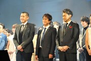 左からジャベール役の吉原光夫、川口竜也、岸祐二。