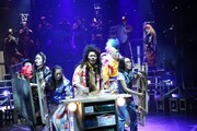 2013年上演時の「無休電車」。