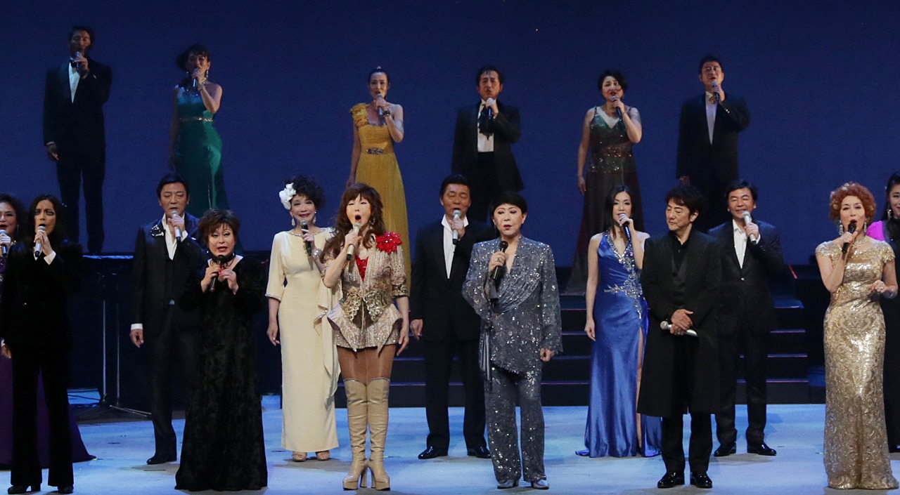 2016年に開催された第54回「パリ祭」フィナーレの様子。