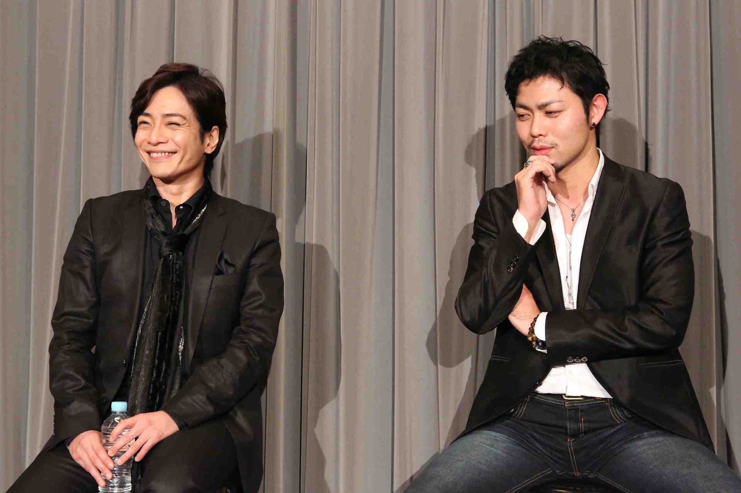 左から泉見洋平、上原理生。