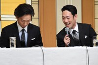 左から中村七之助、中村勘九郎。