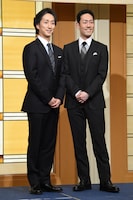 左から中村七之助、中村勘九郎。