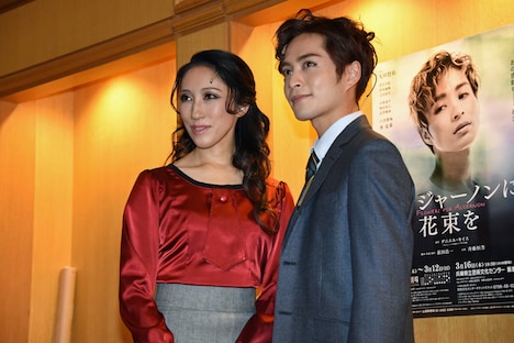 左から水夏希、矢田悠祐。