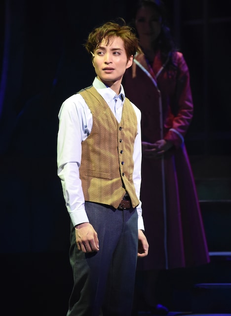 ミュージカル「アルジャーノンに花束を」ゲネプロより、矢田悠祐演じるチャーリィ・ゴードン。