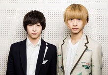 左から阿久津仁愛、古田一紀。