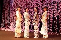 「細雪」囲み取材より。左から壮一帆、水野真紀、賀来千香子、紫吹淳。