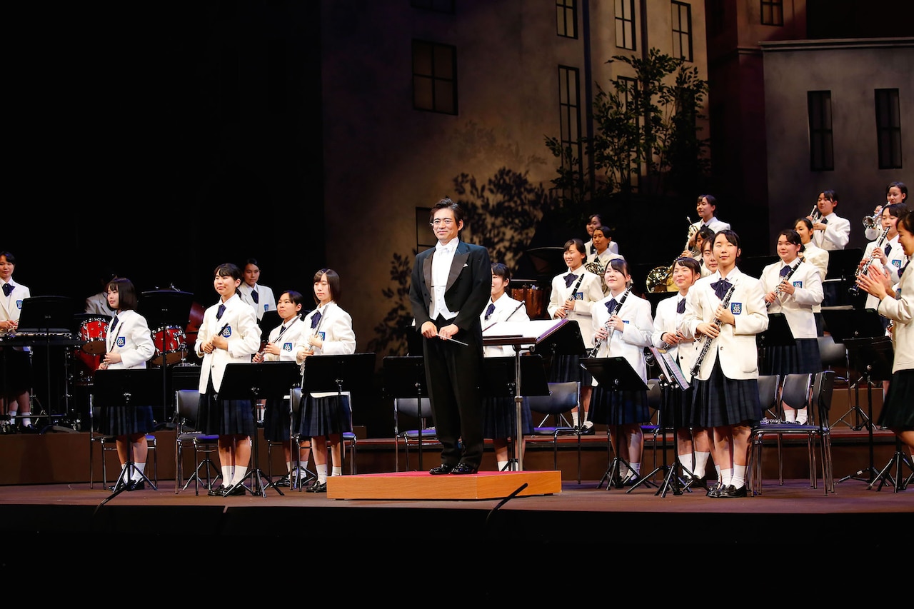 「熱血！ブラバン少女。」開幕、主演の華丸が堂々たる指揮姿を披露