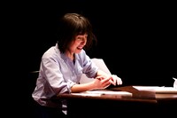 OFFICE SHIKA PRODUCE「親愛ならざる人へ」より。（撮影：和田咲子）