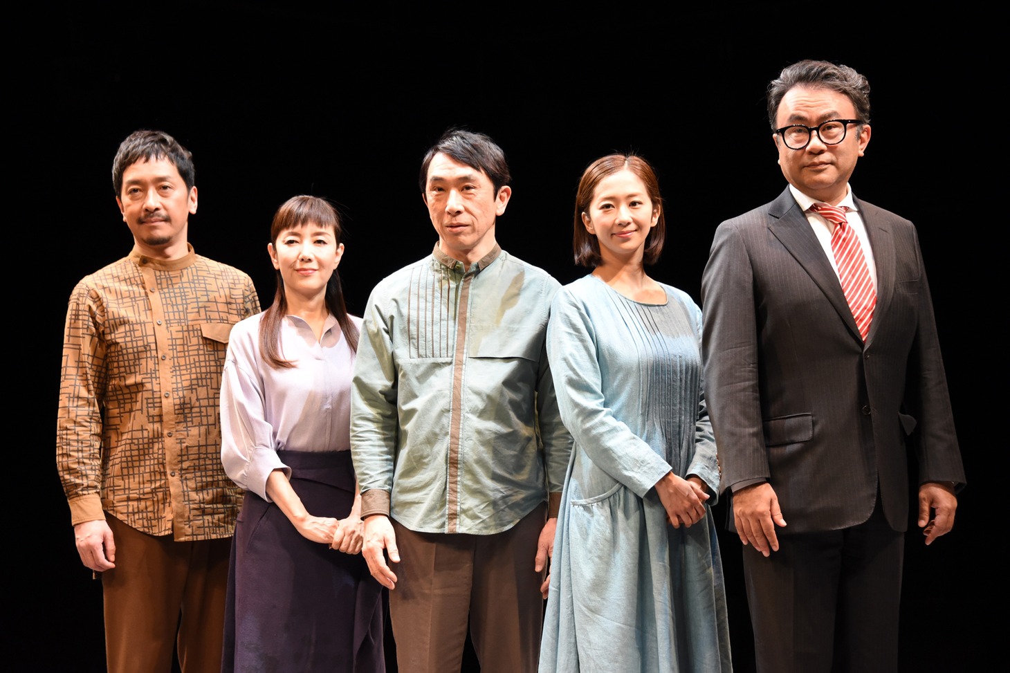 左から栗原英雄、戸田恵子、段田安則、優香、三谷幸喜。