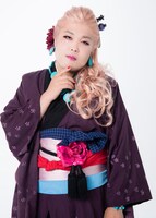 山岸拓生演じるお登勢。