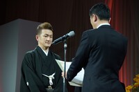 中村獅童（左）