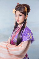 星野真里演じる梅花。