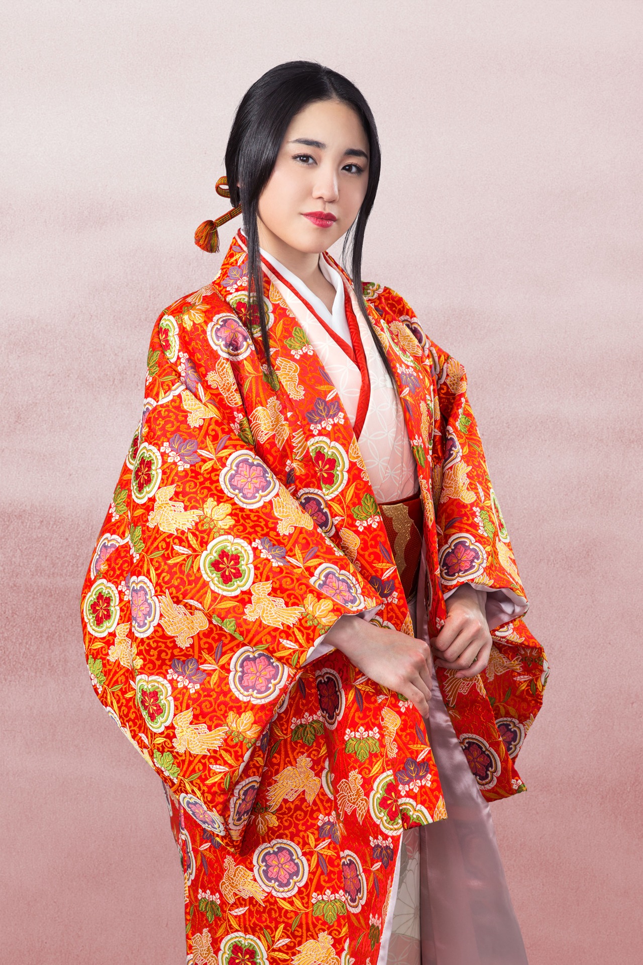 加藤梨里香演じる小侍従（真羽）。