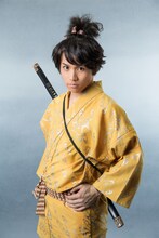 輝山立演じる小四郎。