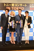 「トニー賞 コンサート in TOKYO」ミニ会見より。左から井上芳雄、ケリー・オハラ、マシュー・モリソン、濱田めぐみ。