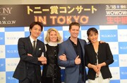 「トニー賞 コンサート in TOKYO」ミニ会見より。左から井上芳雄、ケリー・オハラ、マシュー・モリソン、濱田めぐみ。