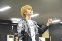 ブロードウェイミュージカル「きみはいい人、チャーリー・ブラウン」公開稽古より、村井良大演じるチャーリー・ブラウン。