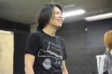 ブロードウェイミュージカル「きみはいい人、チャーリー・ブラウン」公開稽古より、中川晃教演じるスヌーピー。