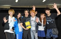 左から古田一紀、田野優花、中川晃教、村井良大、高垣彩陽、東山光明。