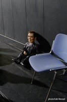 「腹話術師たち、口角泡を飛ばす」より。