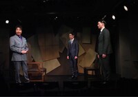 「スーツの男たち」より。