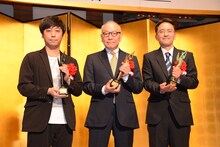 第20回光文三賞贈呈式より、左から蓬莱竜太、佐々木譲、戸南浩平。
