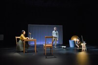 チェルフィッチュ「部屋に流れる時間の旅」より。(C)Misako Shimizu