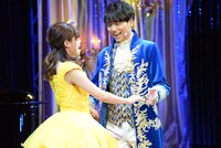 左から昆夏美、山崎育三郎。