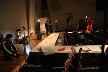 悪魔のしるし「蟹と歩く」より。(c)Akumanoshirushi