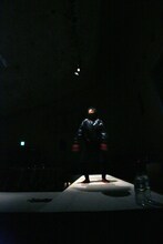 悪魔のしるし「蟹と歩く」より。(c)Akumanoshirushi