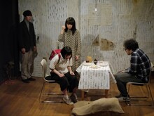 2016年に上演された日本のラジオ「ムーア」より。（撮影：ふくしまけんた）