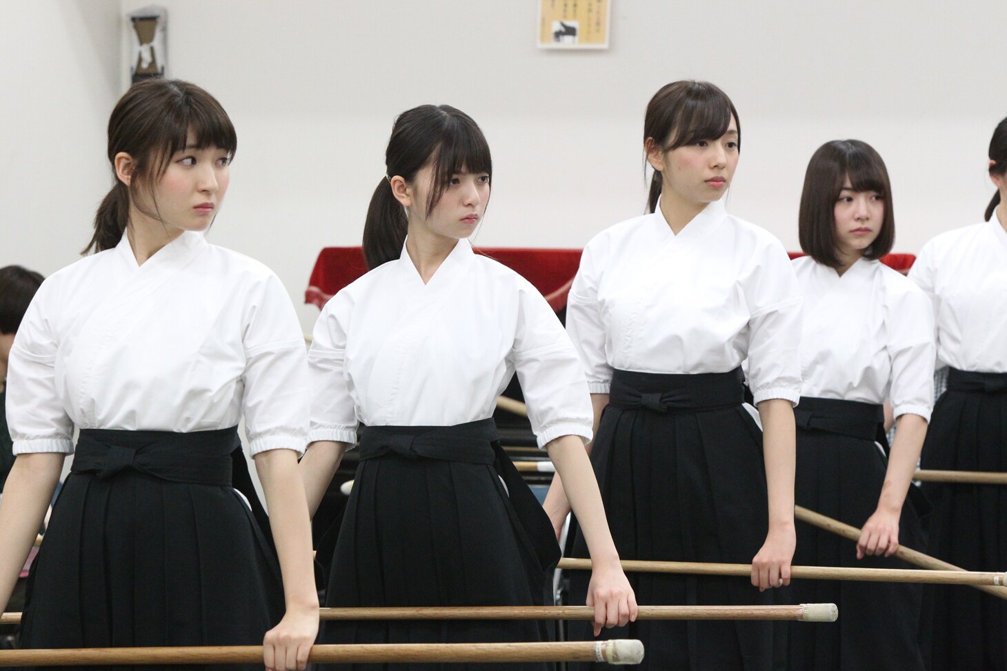 舞台「あさひなぐ」出演の乃木坂46、なぎなた初稽古で講師も驚きの