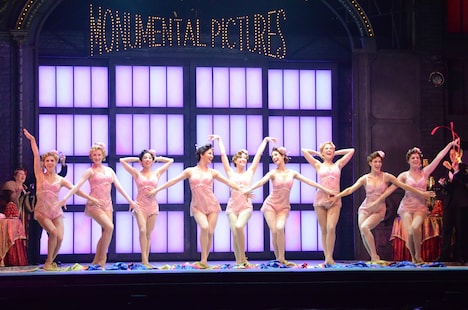 ミュージカル「SINGIN' IN THE RAIN 雨に唄えば」フォトコールより。