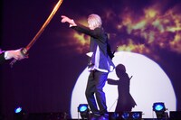 殺陣を披露する早乙女友貴。